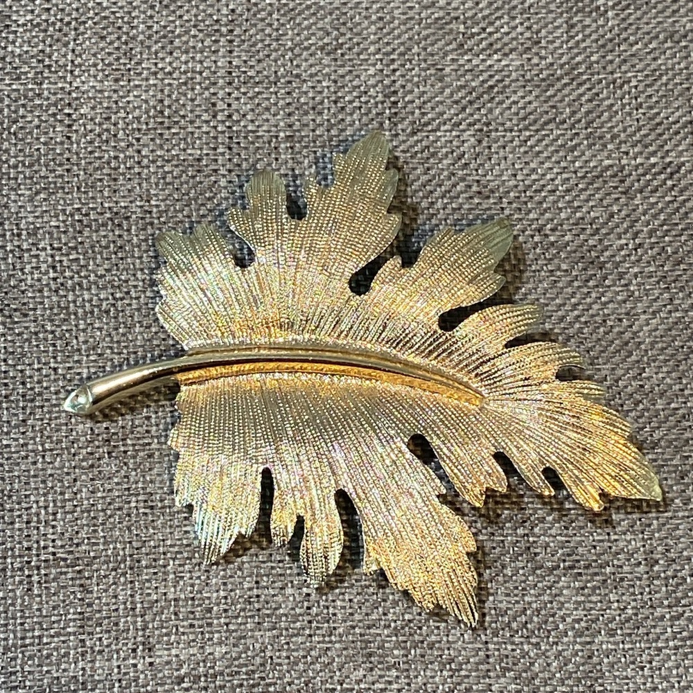 VTG EMMONS Gold Brooch